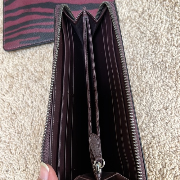 COACH tiger stripe reversible tote with pouch, wallet and wristlet set - Picture 7 of 15